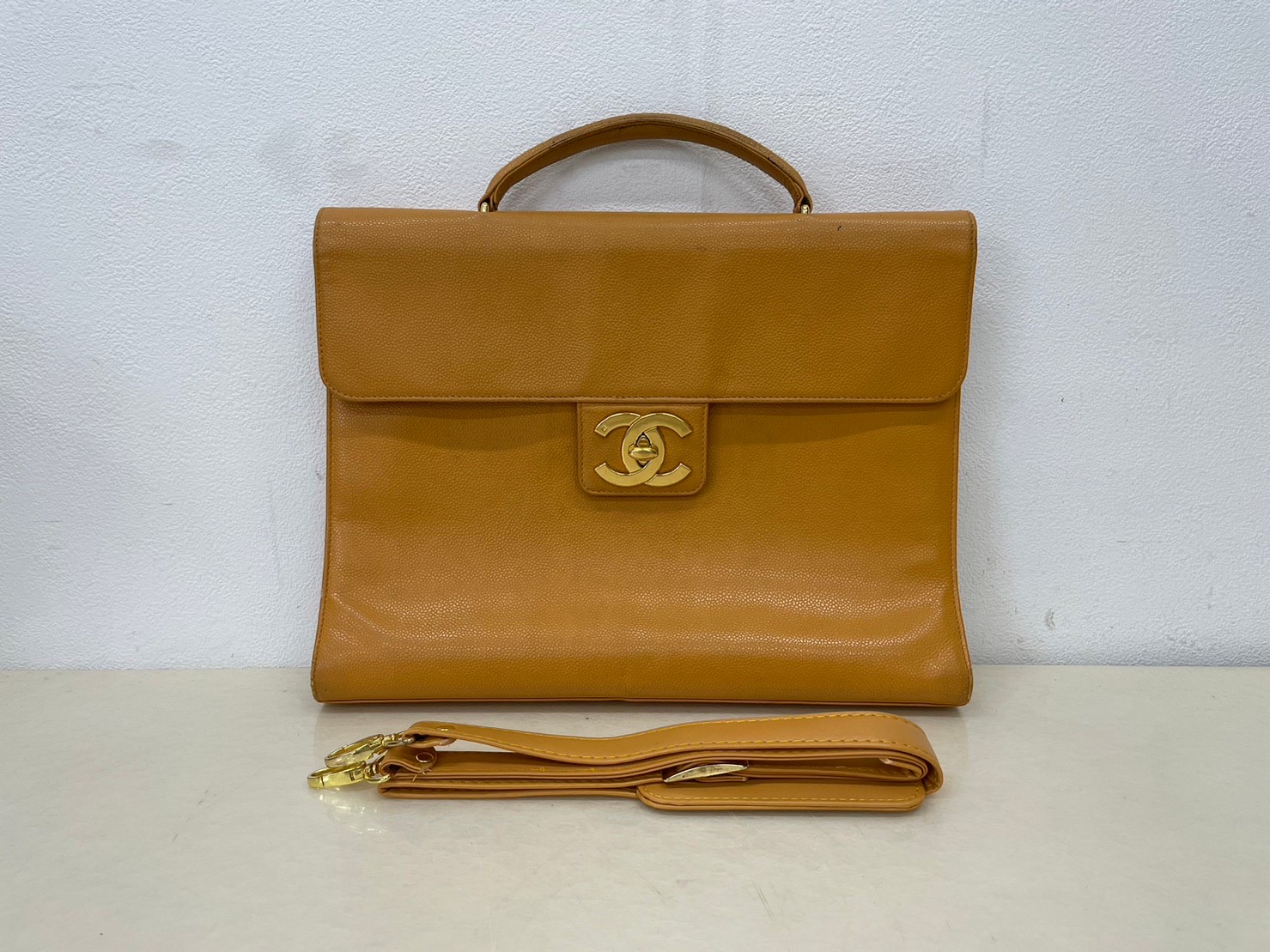 CHANEL シャネル キャビアスキン ブリーフケースを世田谷区で出張買取しました