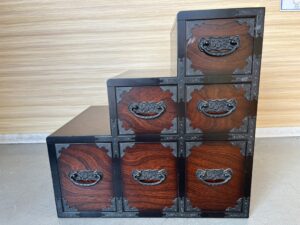 大川家具 階段箪笥を世田谷区で出張買取｜KAINOTORI